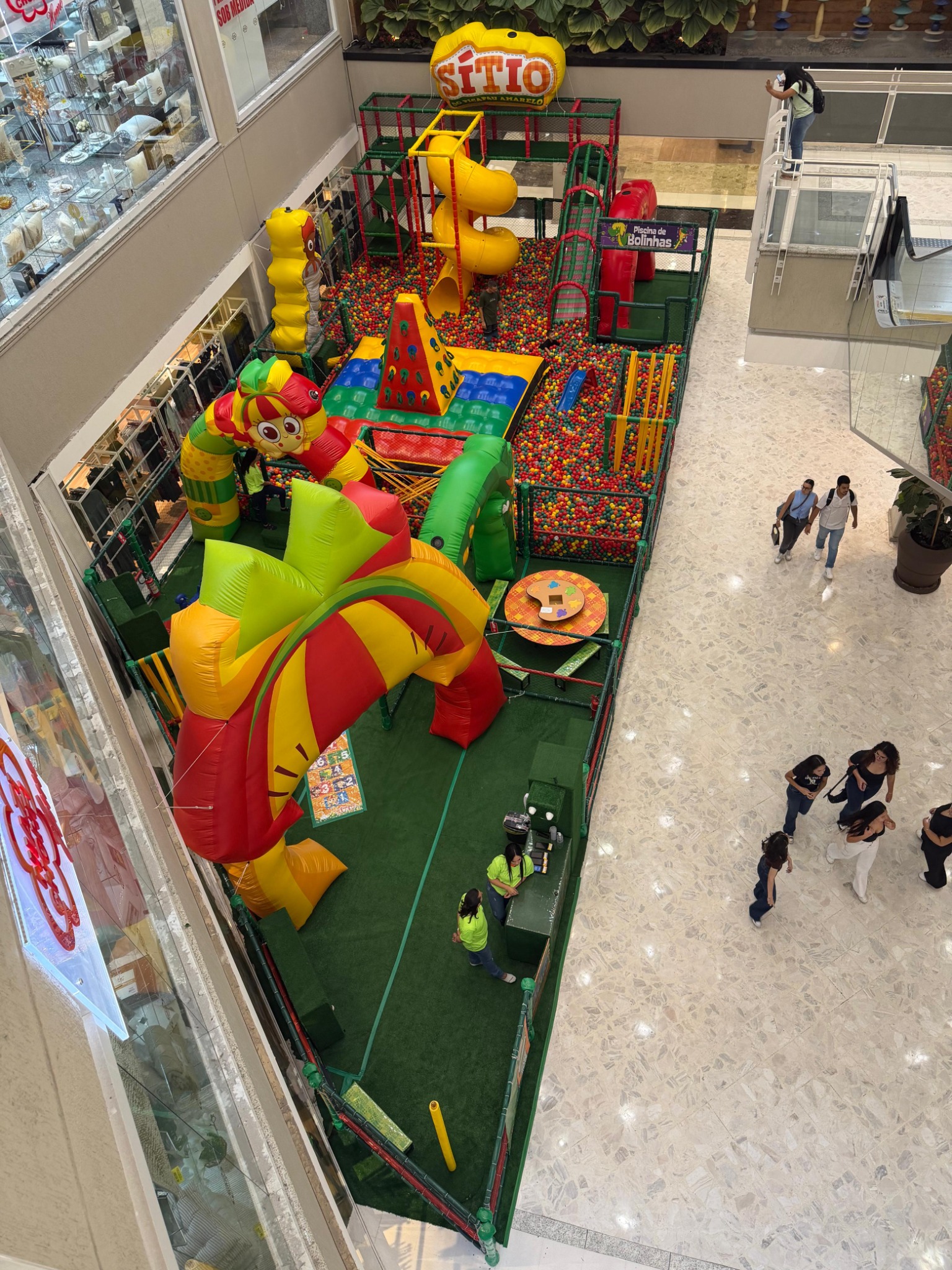 Evento itinerante da Safári em shopping center